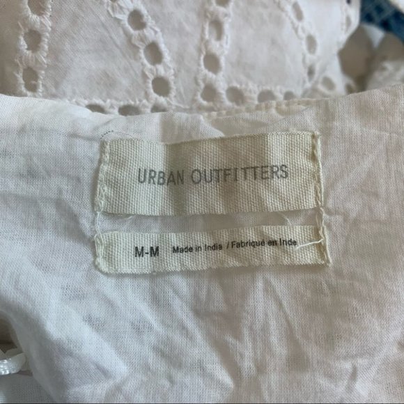 Urban Outfitters Mini Dress Women’s Size Medium White Eyelet Cutout Lightweight - Picture 8 of 10